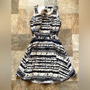 Jessica Simpson Dress Size 1/2 Great Condition